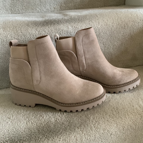 Dolce Vita Cream Ankle Booties - Picture 3 of 6